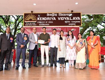 Chairman VMC presenting Award to CBSE High Acheivers