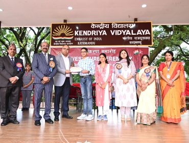 Chairman VMC presenting Award to CBSE High Acheivers