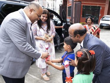 Children Welcoming Chairman VMC