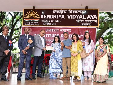 Chairman VMC presenting Award to CBSE High Acheivers