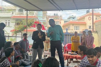 शिक्षकों और छात्रों का अनाथालय का दौरा