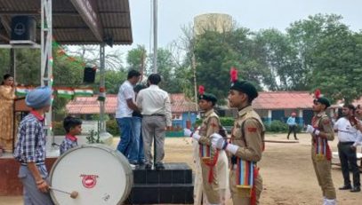 flag hoisting by worthy principal sir
