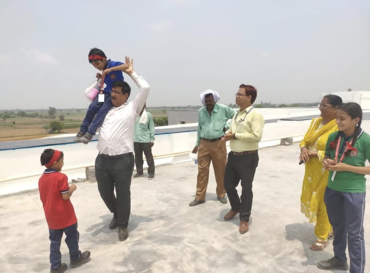 DC SIR WITH CLASS 1ST STUDENTS