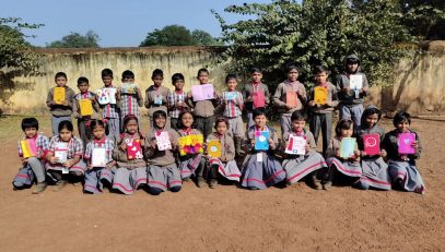 ग्रीटिंग कार्ड बनाने की गतिविधि