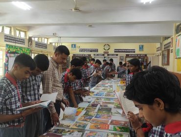 Hindi Pakhwada reading books